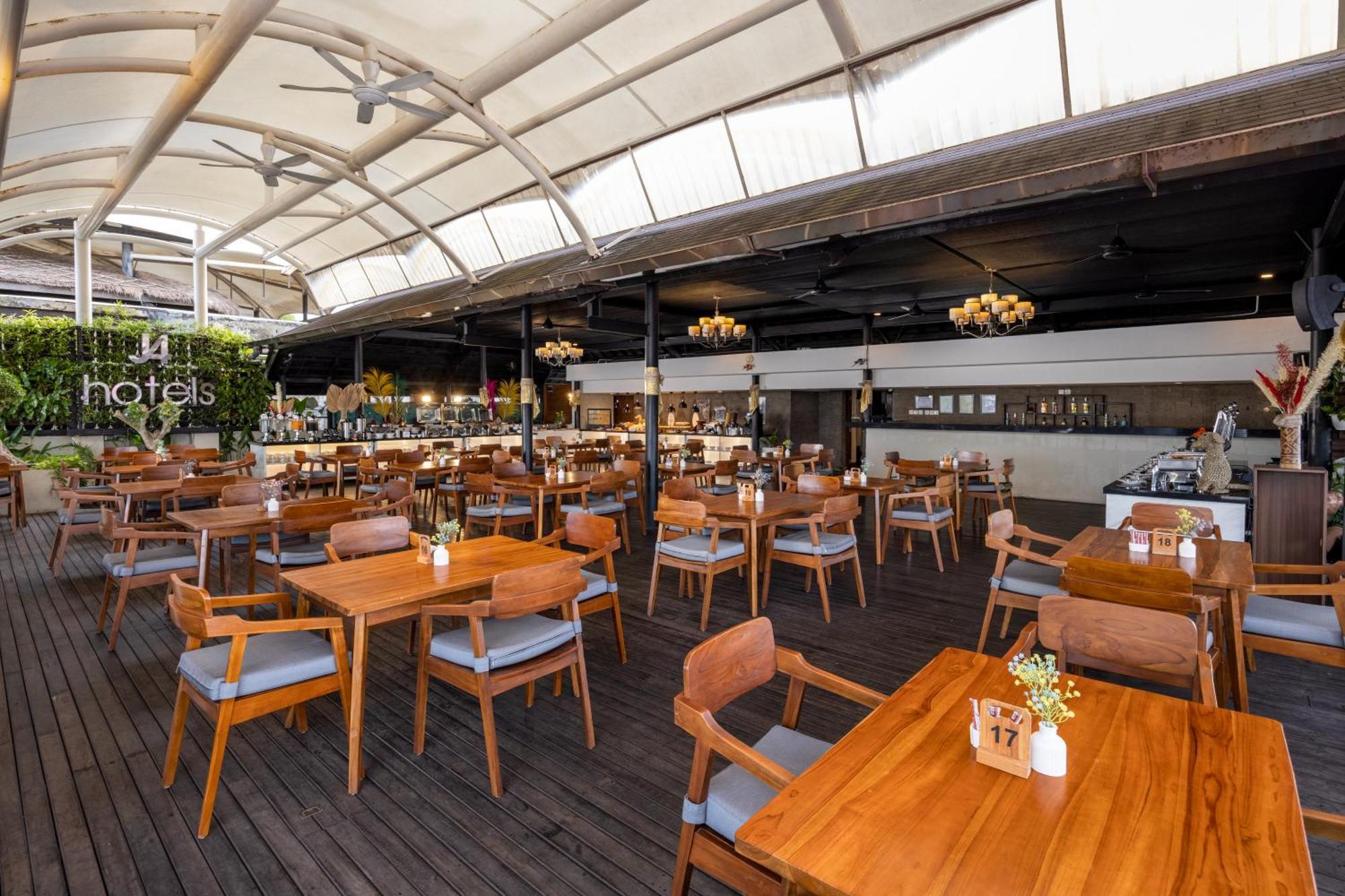 J4 Hotels Legian Exterior photo