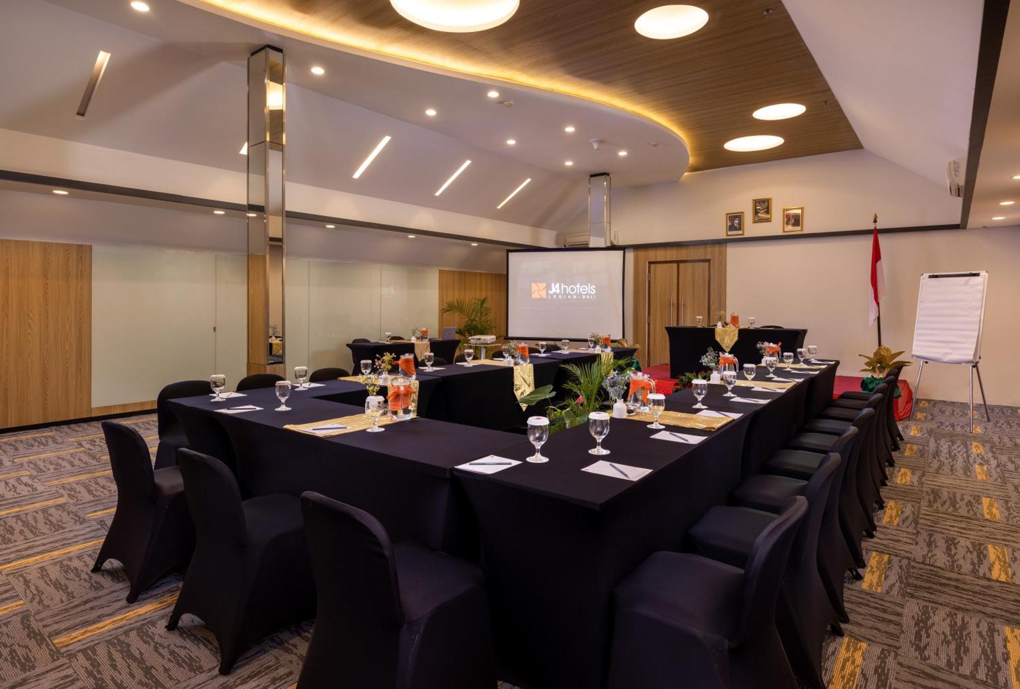J4 Hotels Legian Exterior photo